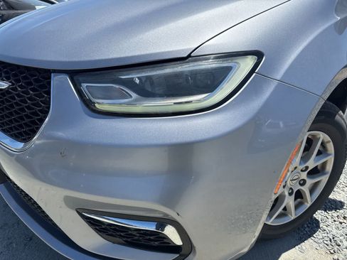 Used 2021 Chrysler Pacifica Touring-L FWD image 9