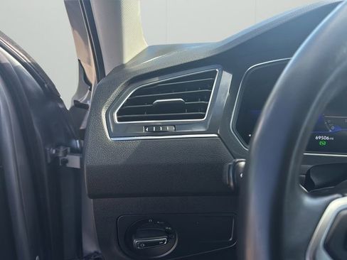 Used 2022 Volkswagen Tiguan SE AWD/4WD image 18