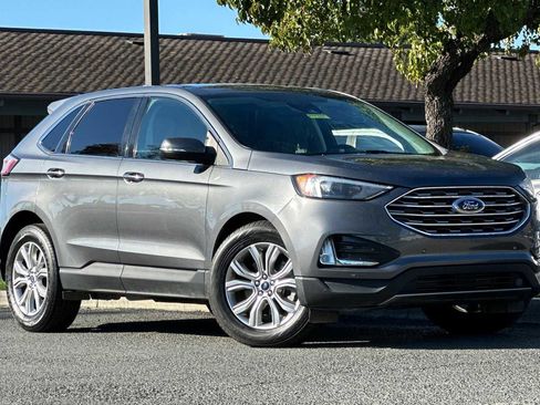 Certified 2022 Ford Edge Titanium image 31