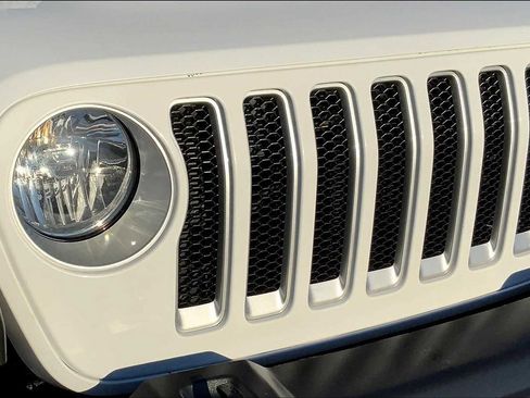 Used 2023 Jeep Wrangler Sahara image 28