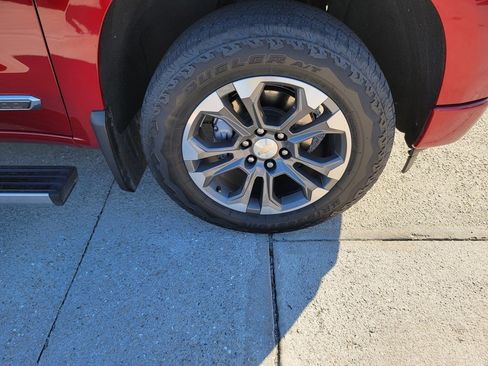 Used 2022 Chevrolet Silverado 1500 High Country w/ Z71 Off-Road Package image 7