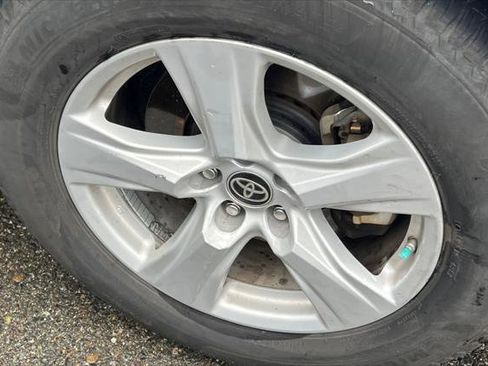 Certified 2020 Toyota Highlander LE image 12