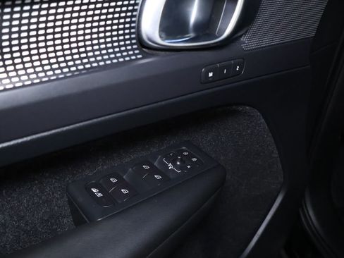 Used 2019 Volvo XC40 T5 R-Design image 13