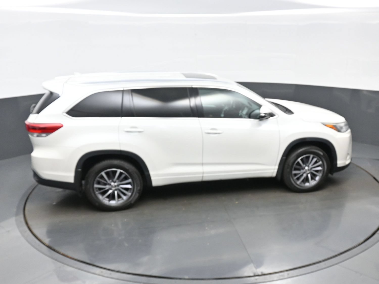 Used 2017 Toyota Highlander XLE AWD/4WD image 41