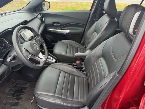 Used 2020 Nissan Kicks SR w/ SR Premium Package image 9