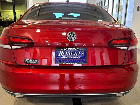 Used 2022 Volkswagen Passat 2.0T FWD image 9