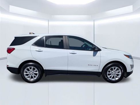 Used 2021 Chevrolet Equinox LS w/ LS Convenience Package image 3