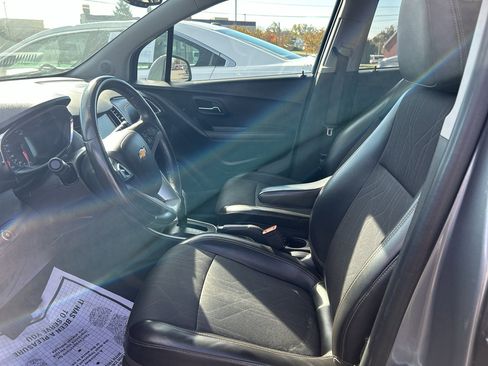 Used 2019 Chevrolet Trax LT w/ LT Convenience Package image 7