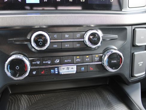 Used 2024 Ford F250 Platinum AWD/4WD image 22