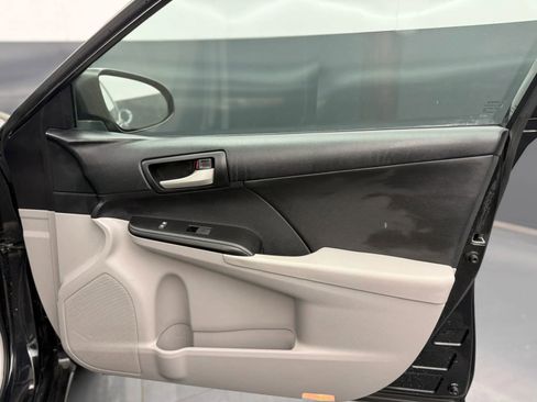 Used 2013 Toyota Camry LE FWD image 21