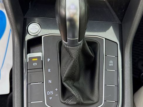 Used 2018 Volkswagen Tiguan SE w/ Panoramic Sunroof Package image 21