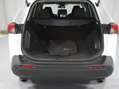 Used 2022 Toyota RAV4 XLE AWD/4WD image 33