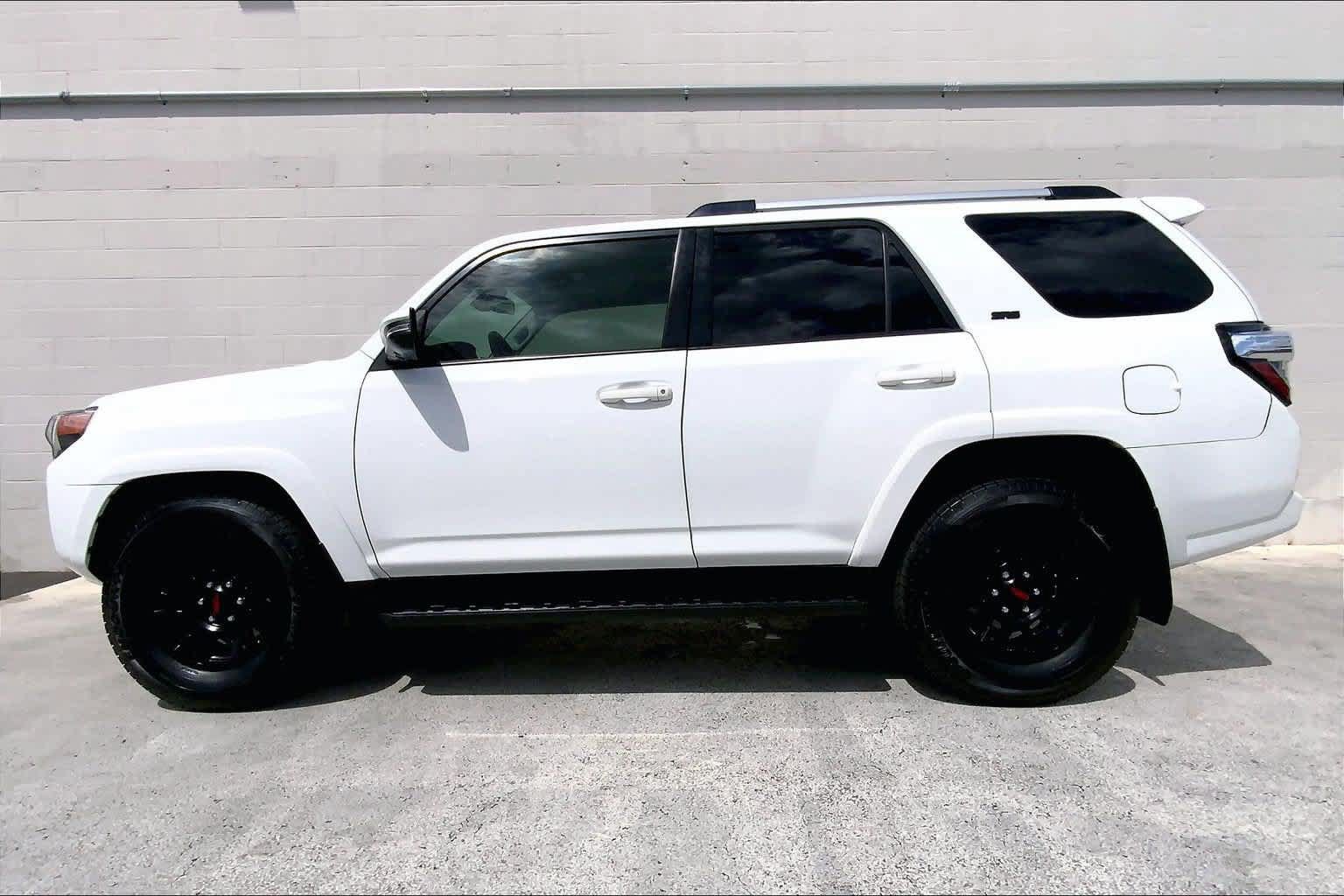 Used 2022 Toyota 4Runner SR5 Premium RWD image 3
