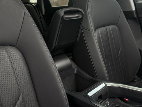 Used 2019 Audi e-tron Premium Plus image 25