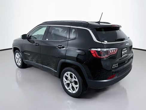 Used 2025 Jeep Compass Latitude AWD/4WD image 5