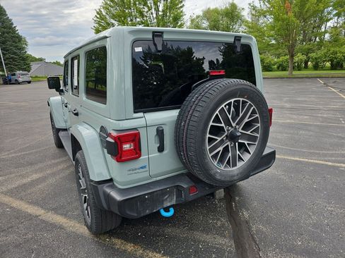 Used 2023 Jeep Wrangler Unlimited Sahara w/ Cold Weather Group AWD/4WD image 3