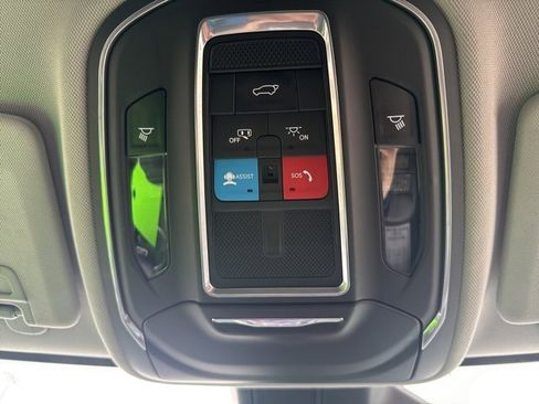 Used 2022 Jeep Grand Cherokee Limited image 15