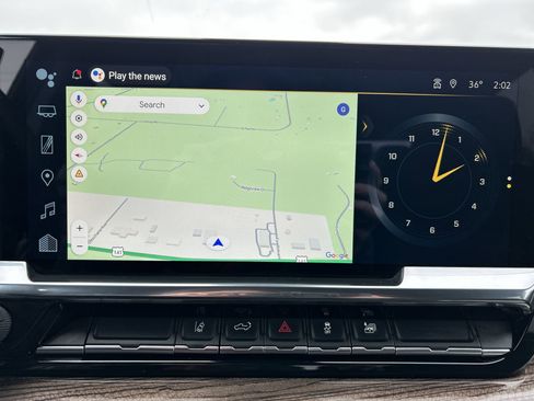 Used 2025 Chevrolet Silverado 2500 LT w/ Convenience Package image 9