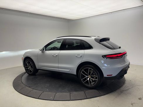 Certified 2023 Porsche Macan AWD/4WD image 3
