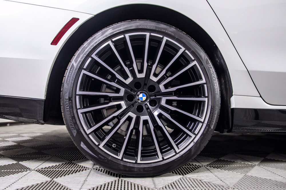 Used 2025 BMW 740i RWD image 39