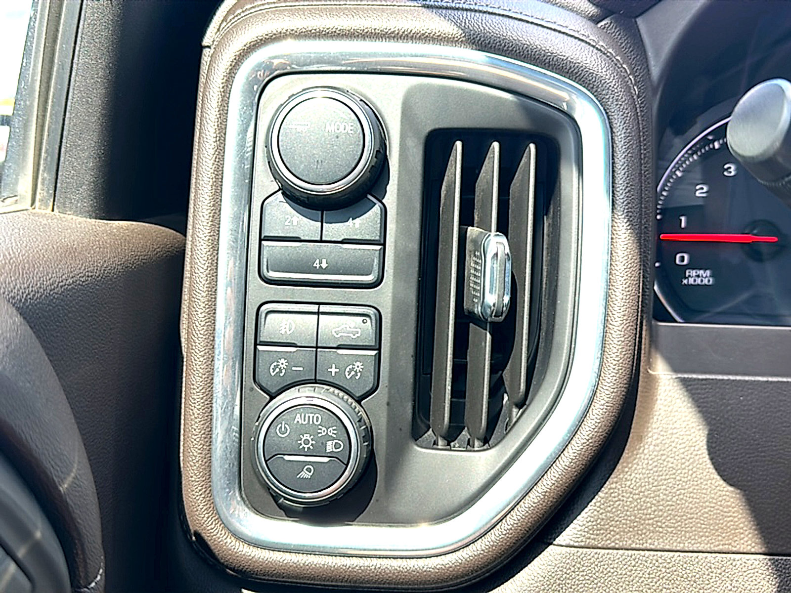 Used 2020 Chevrolet Silverado 2500 LT w/ All Star Edition AWD/4WD image 36