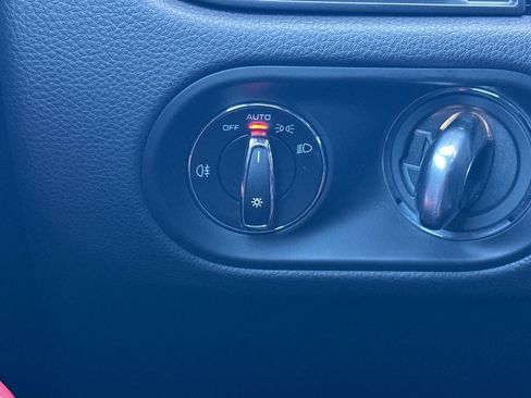 Used 2025 Porsche Macan image 34