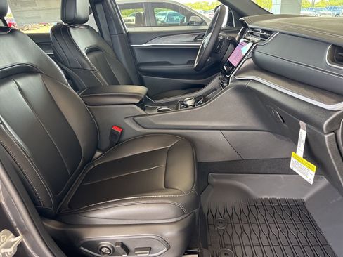 New 2025 Jeep Grand Cherokee L Limited w/ Black Appearance Package image 16