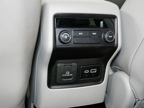 Used 2023 GMC Acadia SLT image 25