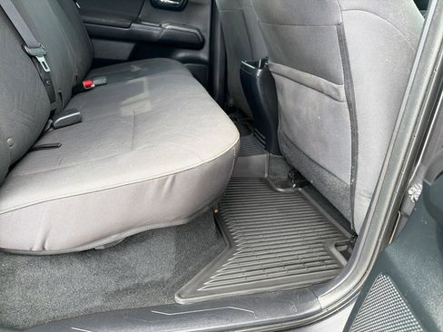 Used 2017 Toyota Tacoma TRD Off-Road w/ Tow Package (A/T) image 10