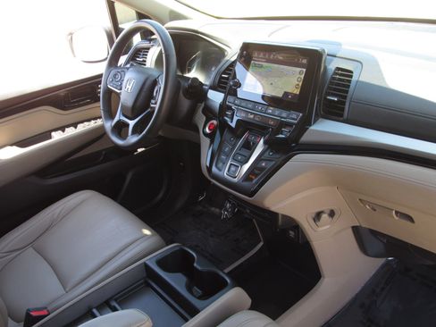 Used 2023 Honda Odyssey Touring image 10
