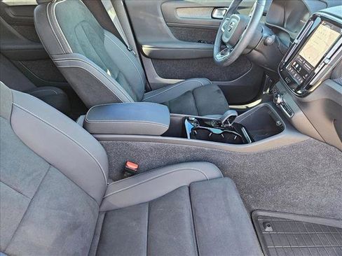 Used 2022 Volvo XC40 P8 Recharge Plus AWD/4WD image 25