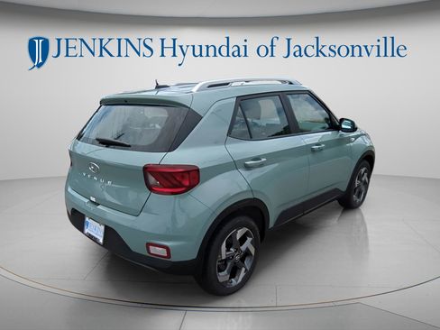 New 2025 Hyundai Venue SEL FWD image 3
