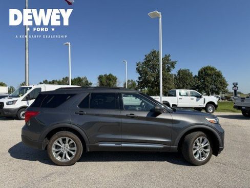 Used 2020 Ford Explorer XLT w/ Equipment Group 202A AWD/4WD image 9