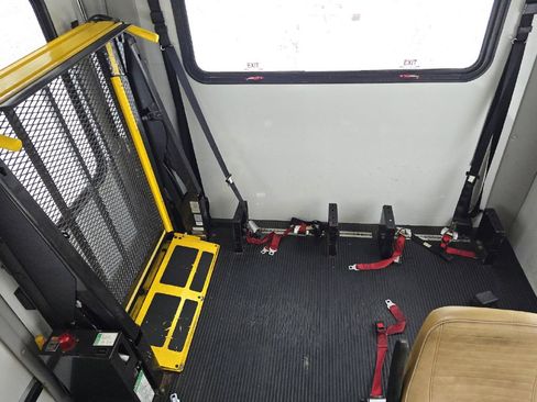 Used 2011 Ford E-450 and Econoline 450 Super Duty w/ Shuttle Bus Prep Pkg image 15