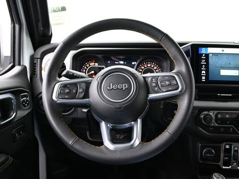 Used 2025 Jeep Wrangler Unlimited Sahara AWD/4WD image 24