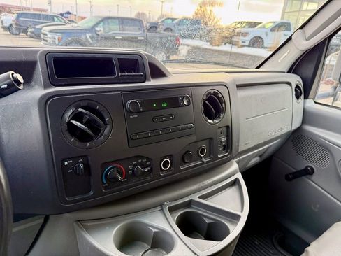 Used 2011 Ford E-450 and Econoline 450 Super Duty image 18