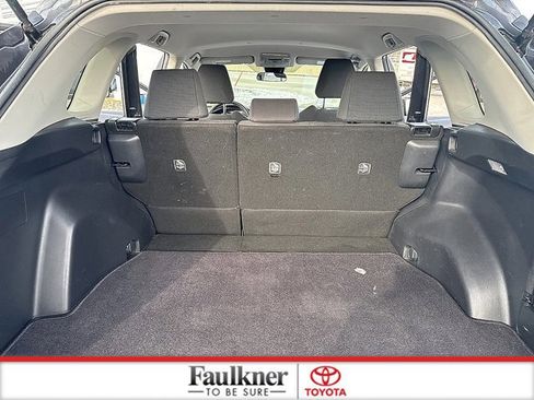 Used 2021 Toyota RAV4 LE image 13