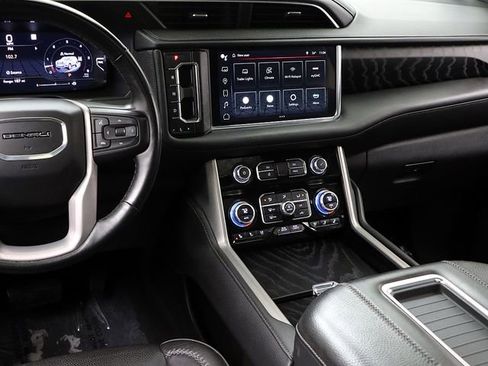 Used 2023 GMC Yukon XL Denali image 16