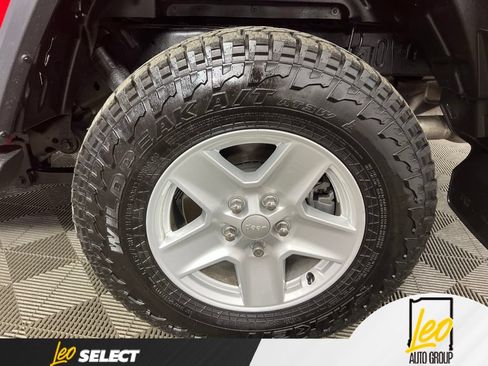 Used 2023 Jeep Gladiator Sport AWD/4WD image 11
