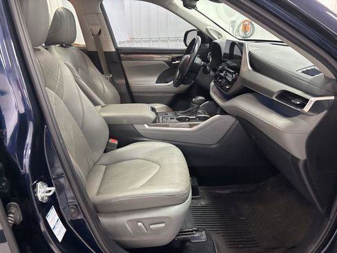 Used 2021 Toyota Highlander Platinum AWD/4WD image 38