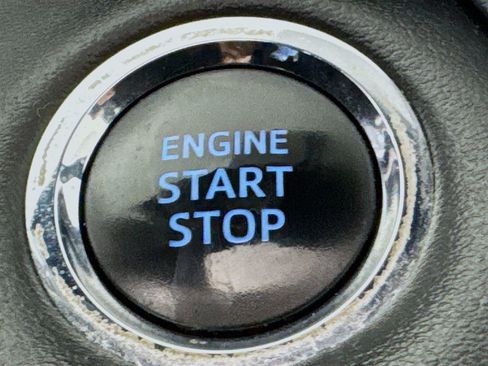 Used 2016 Toyota RAV4 SE image 19