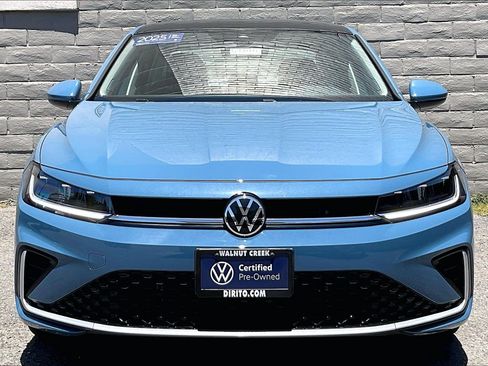 Used 2025 Volkswagen Jetta SE FWD image 2