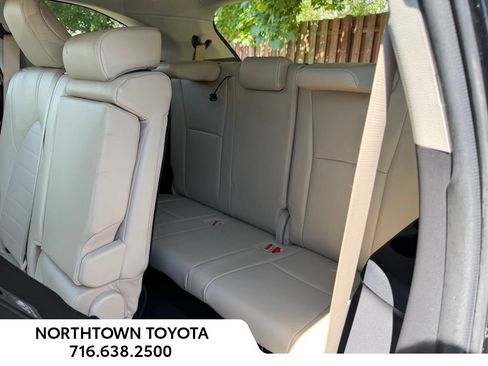 Used 2022 Toyota Highlander XLE AWD/4WD image 13