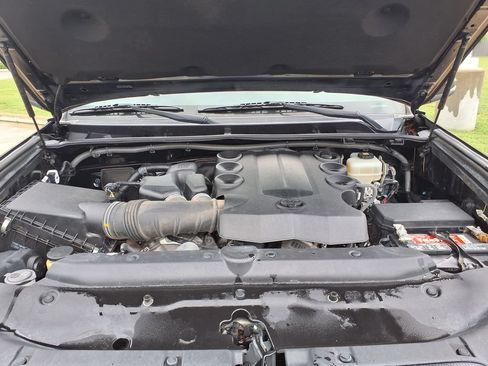 Used 2018 Toyota 4Runner SR5 Premium AWD/4WD image 39