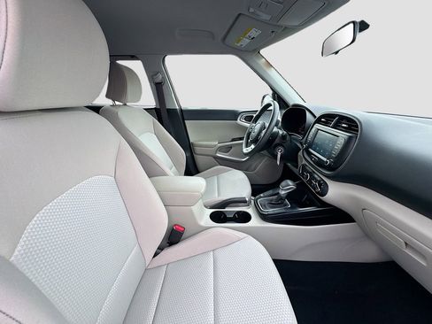 Used 2021 Kia Soul LX image 25