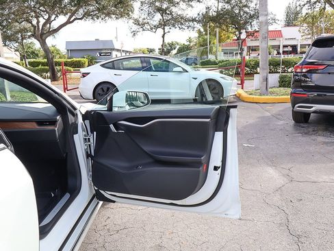 Used 2019 Tesla Model S 100D image 23