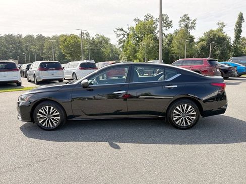 Used 2024 Nissan Altima 2.5 SV FWD image 8