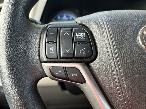 Used 2020 Toyota Sienna LE FWD image 22