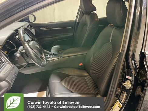 Used 2018 Toyota Camry SE image 11