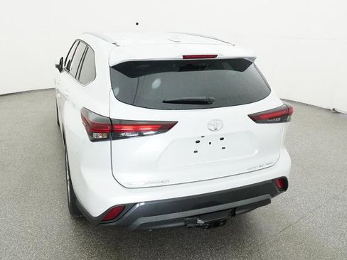 New 2026 Toyota Highlander Limited image 22